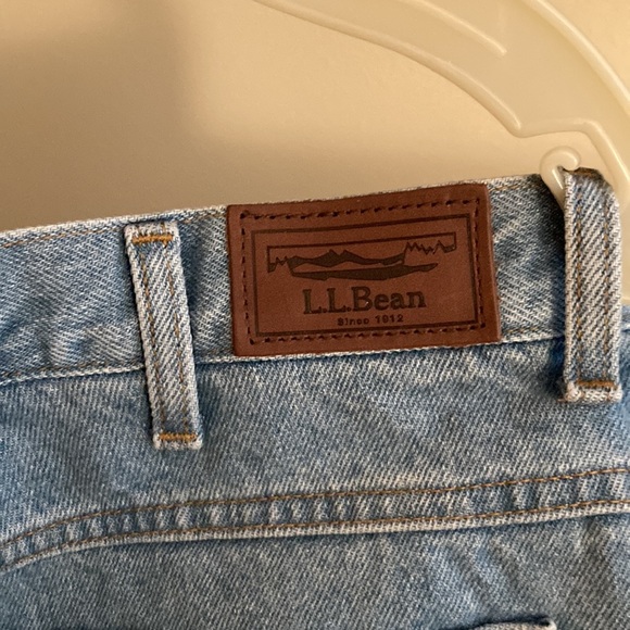 L.L. Bean Men’s Comfort Waist Jeans - Picture 4 of 5
